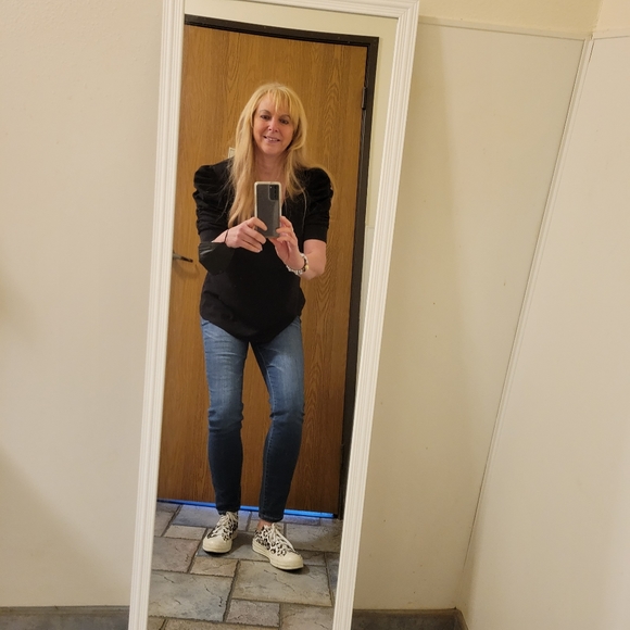 Meet your Posher, Sheri - Picture 2 of 8